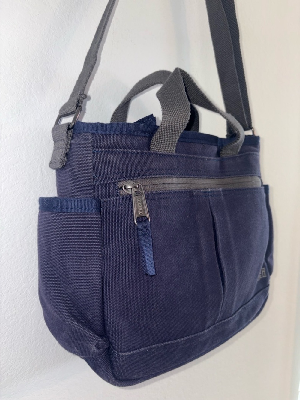 Duluth Trading Co Heritage Canvas Travel Sling Bag Navy - Picture 6 of 12